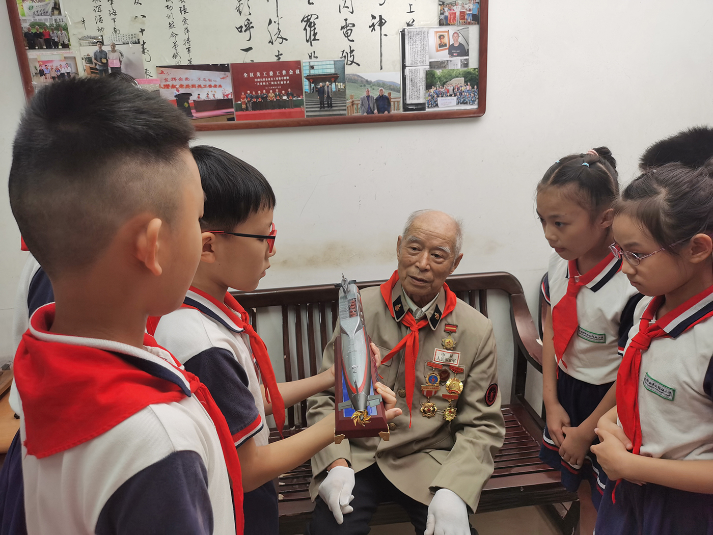 1710728755845400.jpg 红领巾寻访吕爷爷 (11).jpg