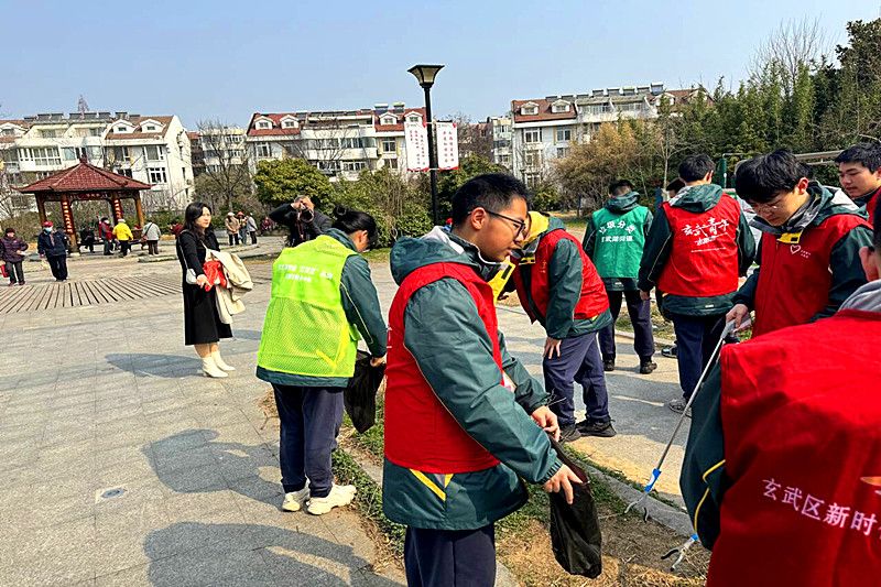 1710807383773925.jpg 玄武湖街道关工委联合南京市第二十九中学高一(2)班级开展学雷锋月志愿服务活动(2).jpg