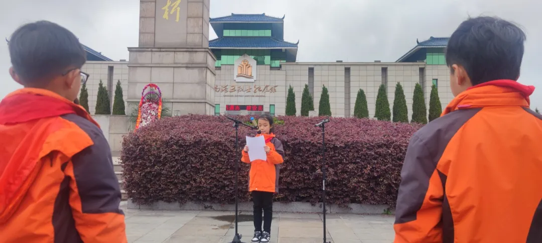 1712651230703012.webp 江苏泰州市高港实验小学关工委协同组织开展“致敬英烈”活动0.webp
