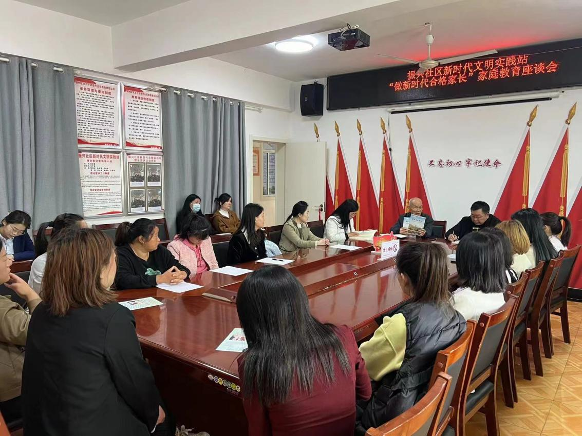 1712719524391618.png 颍西中心校座谈会.png