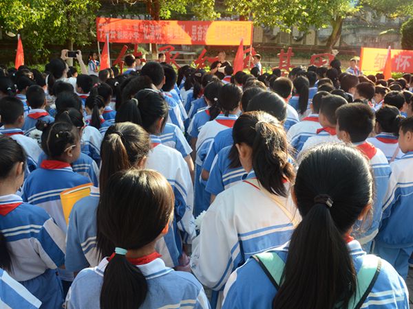 “五老”爷爷讲红色故事_副本_副本.jpg