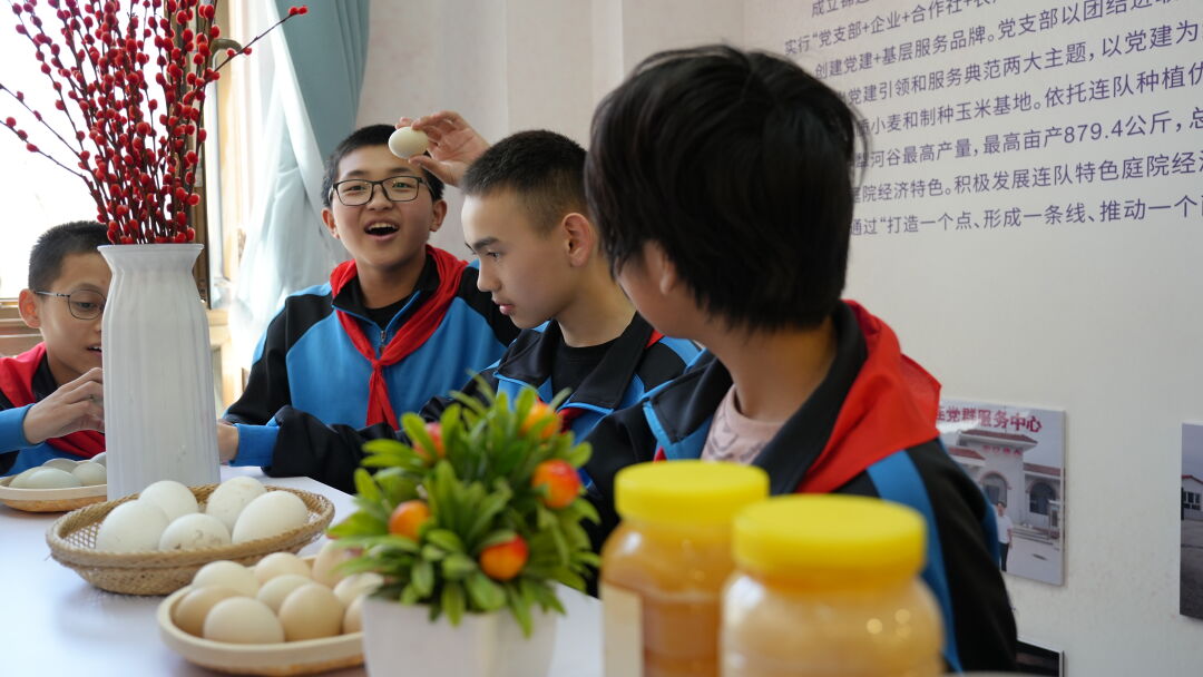 青少年了解特色农产品.jpg