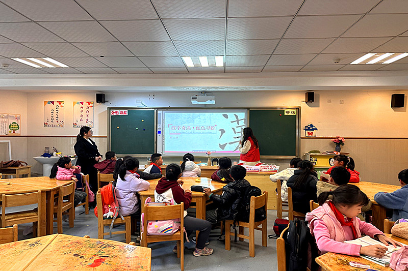 1713135923893871.jpg 江苏省南京市栖霞区西岗街道齐民路掌上云社区关工委开展“汉字奇遇、红色寻踪” 阅读活动(1).jpg