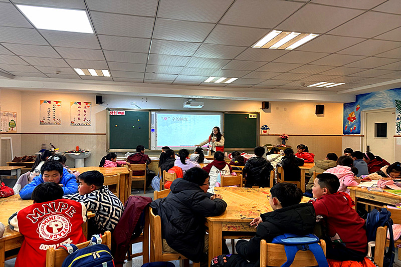 1713135931212052.jpg 江苏省南京市栖霞区西岗街道齐民路掌上云社区关工委开展“汉字奇遇、红色寻踪” 阅读活动(2).jpg