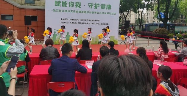 1713320150252514.jpg 4.江东门小学学生表演了《健康操》.jpg