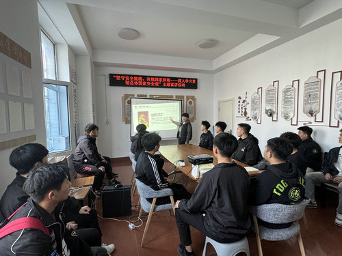 1713774312608657.jpg 机车东社区安全教育宣讲活动_副本.jpg