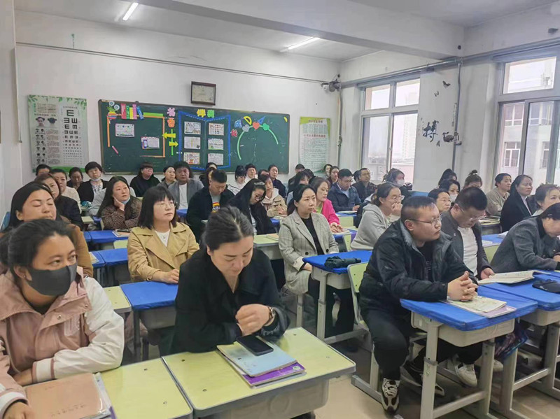 元宝山区平矿二小家长学校活动照片5_副本.jpg