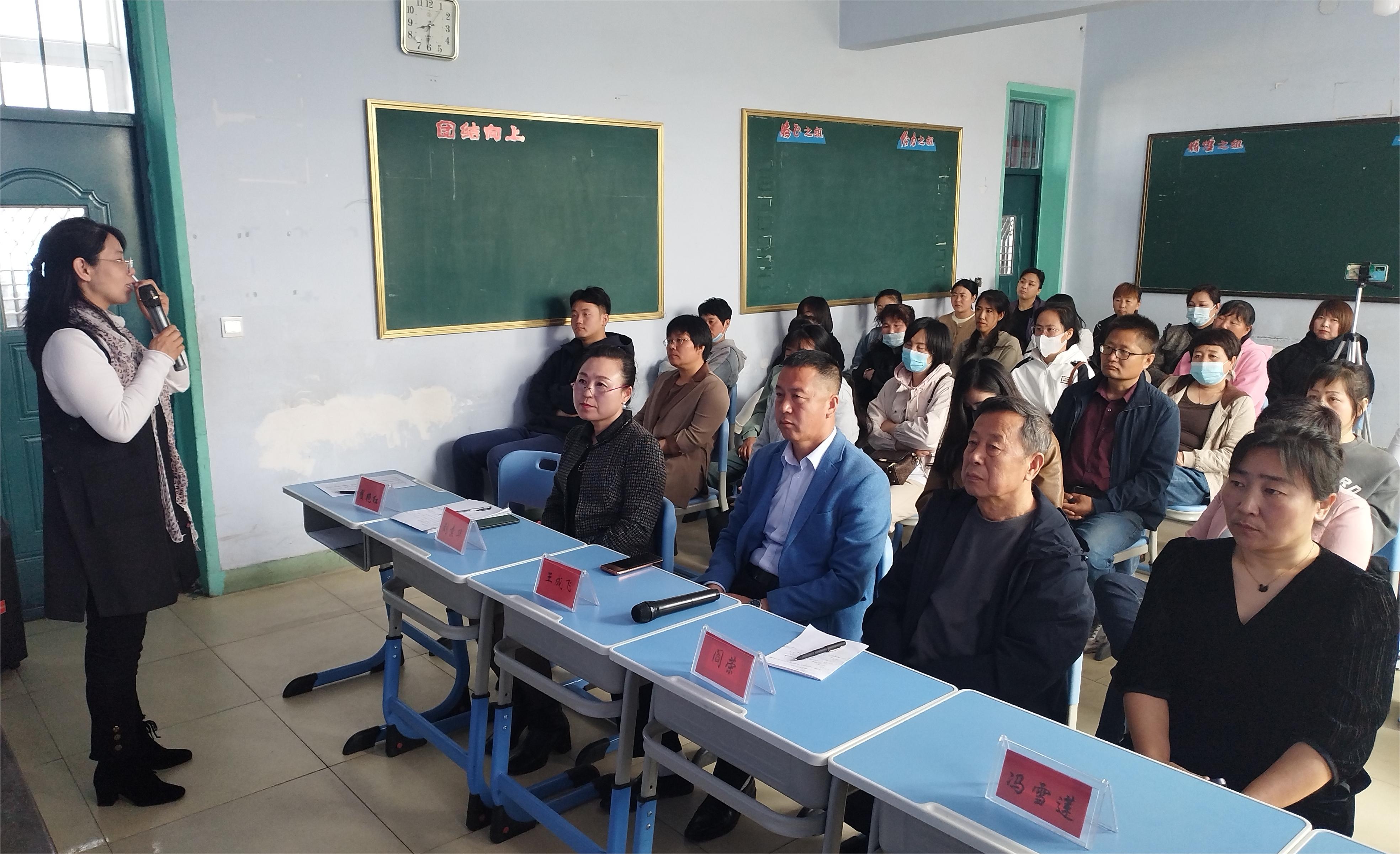 1713932696571820.jpg 余积中学家教讲座.jpg