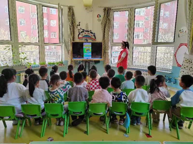 1714094967671901.jpg 元宝山区西城街道新景四季东社区法制宣传活动照片3_副本.jpg