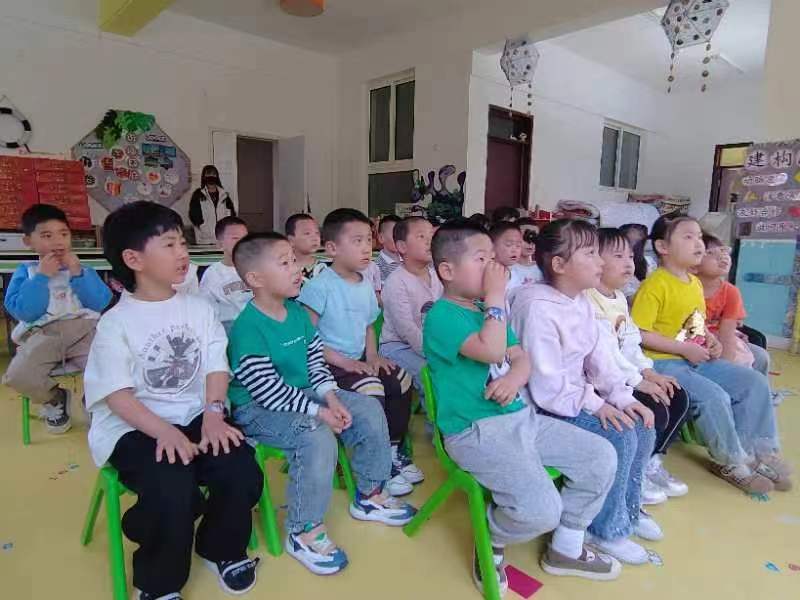 1714095009285352.jpg 元宝山区西城街道新景四季东社区法制宣传活动照片6pg.jpg
