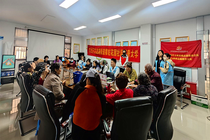 江苏省南京市玄武区樱驼花园社区关工委组织“五老”开展“支持正版，拒绝盗版”宣传活动(4).jpg