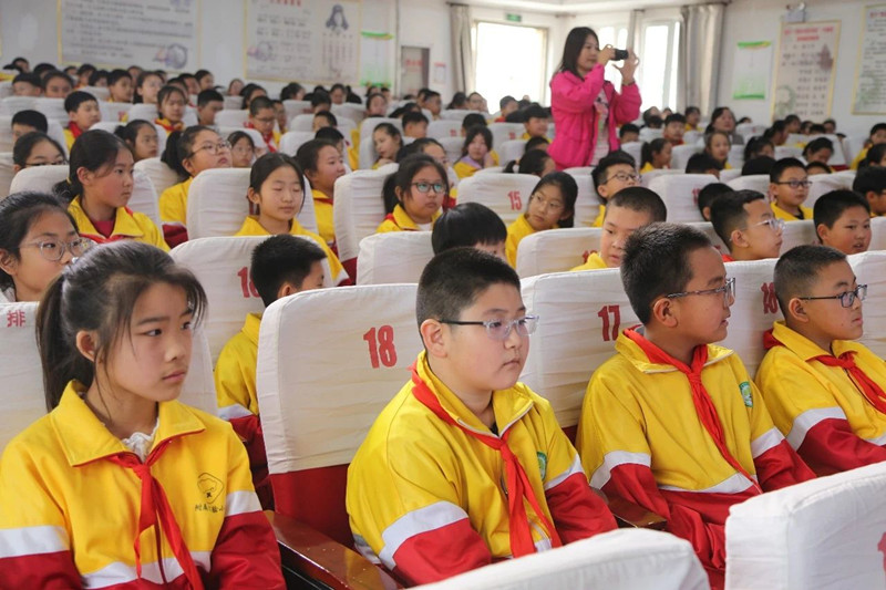 1714270867207545.jpg 元宝山区蓝哈达协会关工委两法进校园活动照片3_副本.jpg