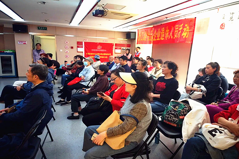 江苏省南京市玄武区长江路社区关工委开展“幸福夕阳，时光留影”手机拍摄技能培训(2).jpg
