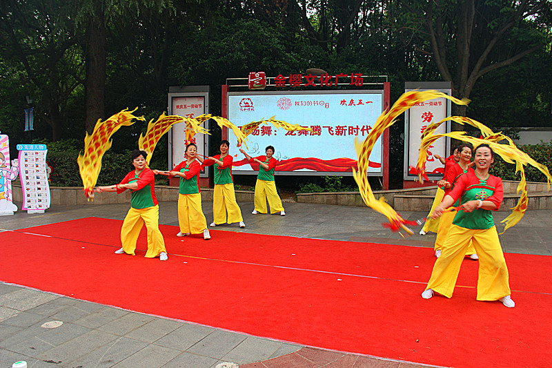 1714520178735402.jpg 江苏省南京市玄武区樱驼花园社区关工委联合开展迎“五一”劳动节主题活动(1).jpg