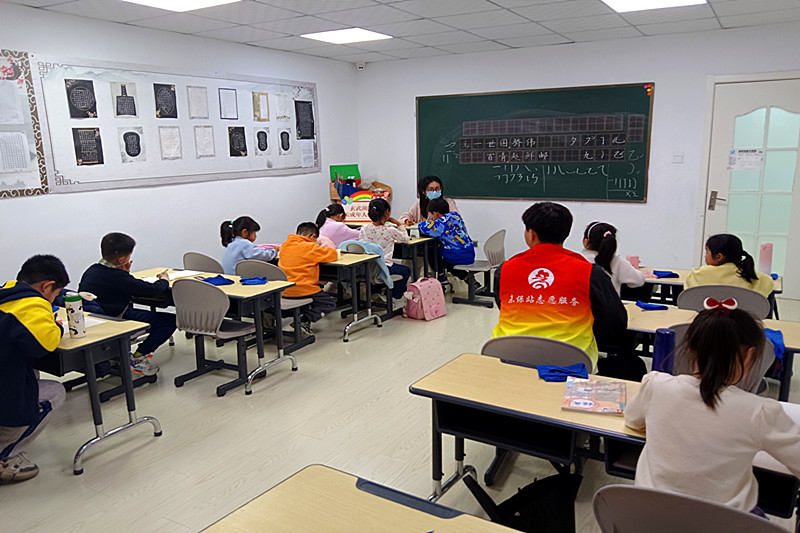 1714951446723175.jpg 玄武区玄武湖街道仙居雅苑社区关工委开展青少年儿童书画活动(3)_.jpg