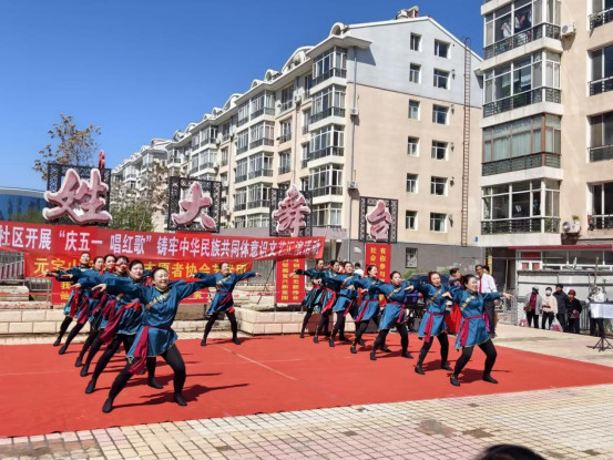 元宝山区东城街道英河社区五一活动照片2_副本.jpg