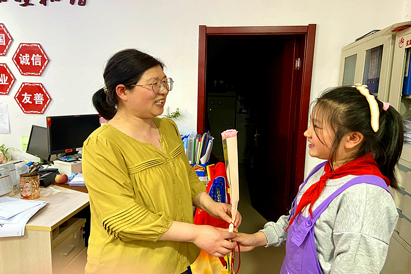 江苏省南京市玄武区仙鹤门社区关工委组织青少年体验“完整社区建设”实践活动(6).jpg