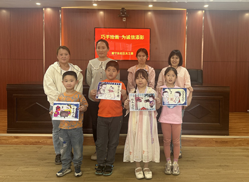 1715220055182227.jpg 元宝山区西城街道惠宁东社区关工委“巧手绘画,为诚信添彩”活动照片1_副本.jpg