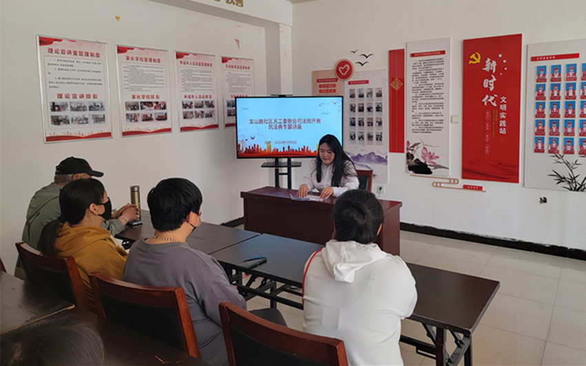 1715301999304942.jpg 元宝山区东城街道宝山路社区法制宣传活动照片3_副本.jpg
