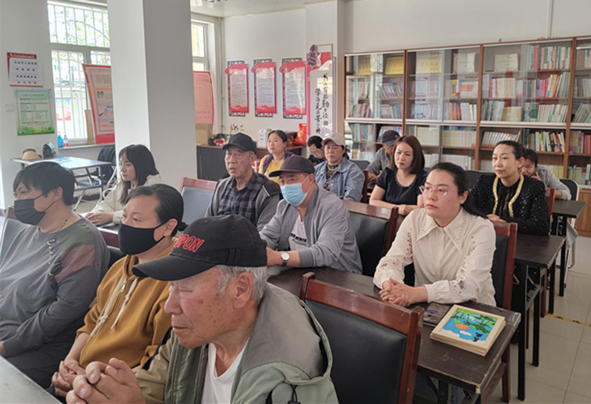 1715302026832188.jpg 元宝山区东城街道宝山路社区法制宣传活动照片2_副本.jpg