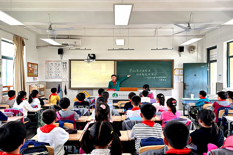 1715386413739047.jpg 江苏省南京市竹山小学开展“贯彻落实保密法,你我都是护密人”的活动(1).jpg