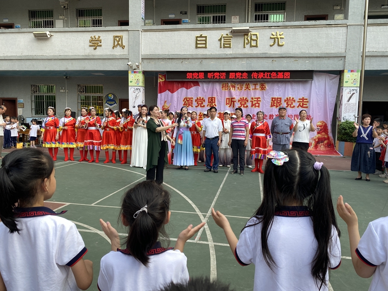 1715417195644284.jpg 全体合唱《没有共产党就没有新中国》_副本.jpg