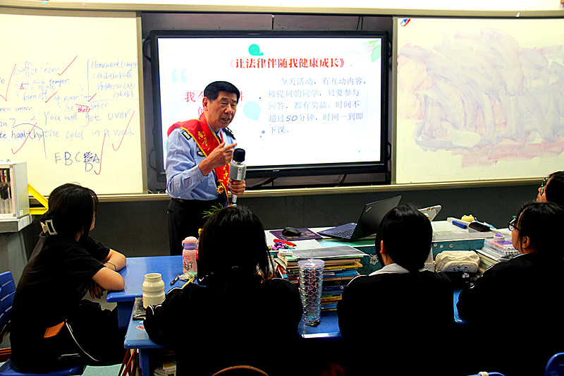 1715736323410767.jpg 江苏省南京市玄武区玄武湖街道关工委联合走进校园开展法治宣讲活动 (2).jpg