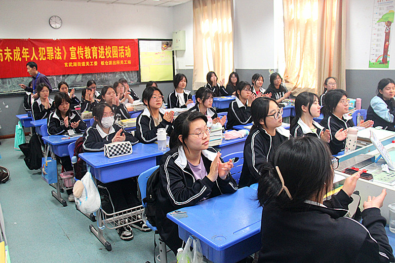 1715736331677953.jpg 江苏省南京市玄武区玄武湖街道关工委联合走进校园开展法治宣讲活动 (3).jpg
