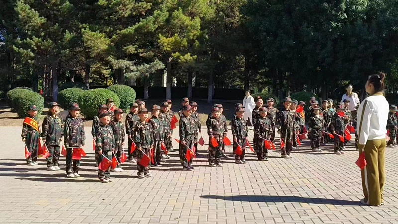 1715736350925030.jpg 元宝山区西城街道王府社区拒绝霸凌,守护少年的你“活动照片3_副本.jpg
