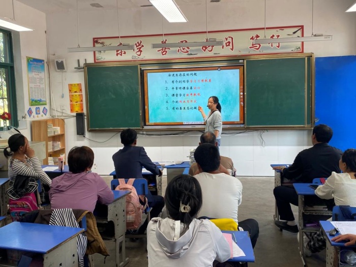 1715757724427274.jpg 伊芦中心小学家校携手 共育花开1.jpg