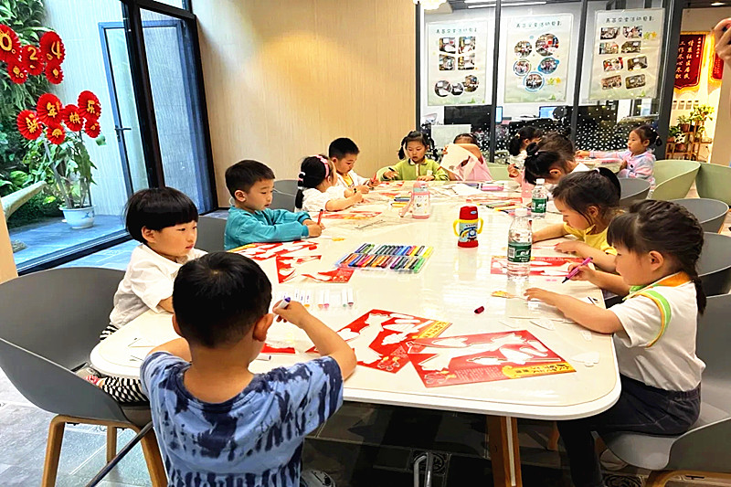 1715857846446529.jpg 江苏省南京市玄武区徐庄社区关工委开展“趣味西游皮影”手工制作系列课程(2).jpg