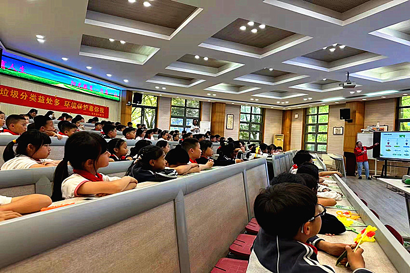 江苏省南京市玄武湖街道关工委联合开展垃圾分类进校园宣传活动(3)_副本.jpg