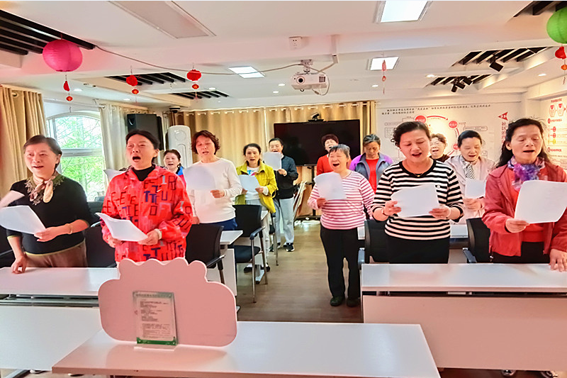 玄武区玄武湖街道板仓社区关工委组织“五老”开展“唱红歌”活动(2).png