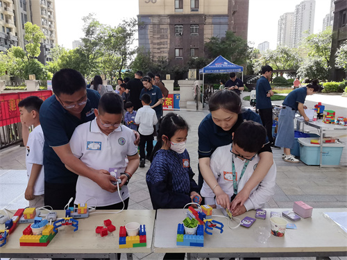 1716252078462643.jpg 合肥市包河区烟墩街道清水冲社区关工委:童享编程 乐在文一 (1).jpg