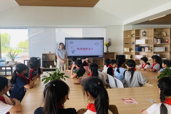 七都小学：摹绘心声，呵护成长——“5˙25”--.jpg