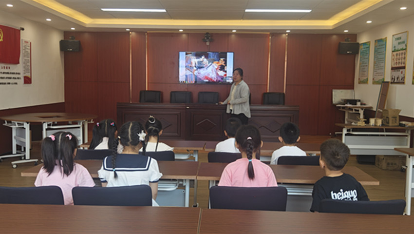 1717034556458419.jpg 元宝山区西城街道惠宁东社区“学伟人风范,做时代新人”活动照片2_副本.jpg