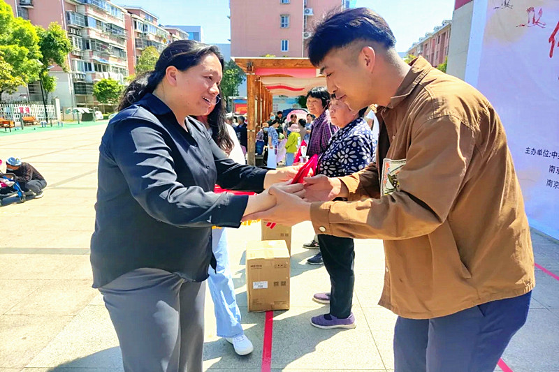 江苏省南京市玄武区仙鹤门社区关工委举办“传承慈孝美德，弘扬和谐家风”慈孝文化活动(5).jpg