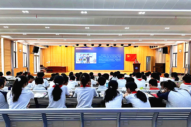 江苏省南京市玄武区锁四社区关工委走进校园开展“美好生活，法典相伴”防欺凌普法宣传.jpg