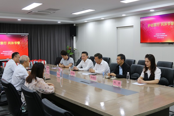 1717381970148078.jpg 医院赠书5--.jpg