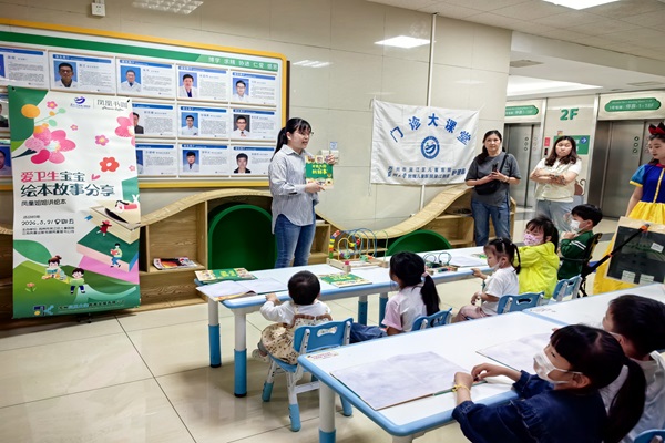 1717381987314240.jpg 医院赠书4--.jpg