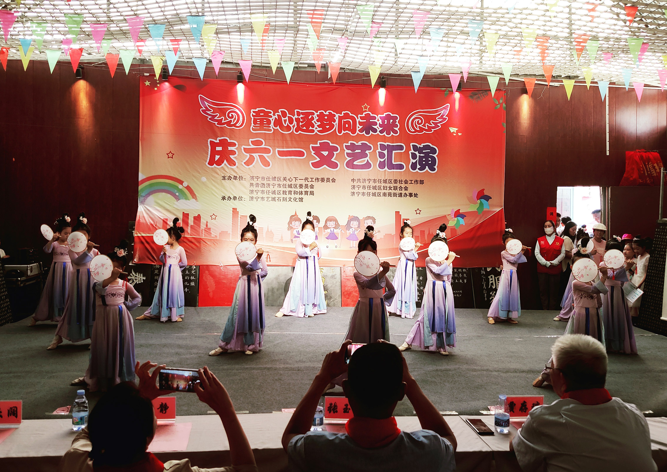 任城区举行“童心逐梦向未来”六一文艺汇演.jpg