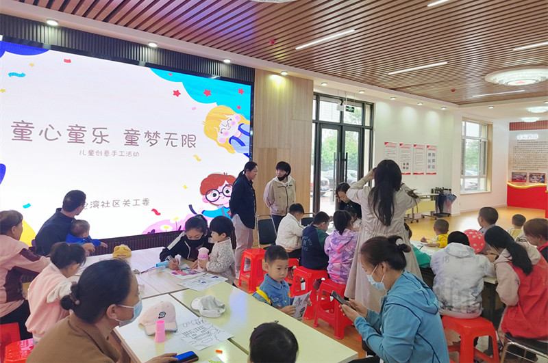 1717464235233375.jpg 元宝山区西城街道御龙湾社区关工委儿童安全教育活动照片2jpg_副本.jpg
