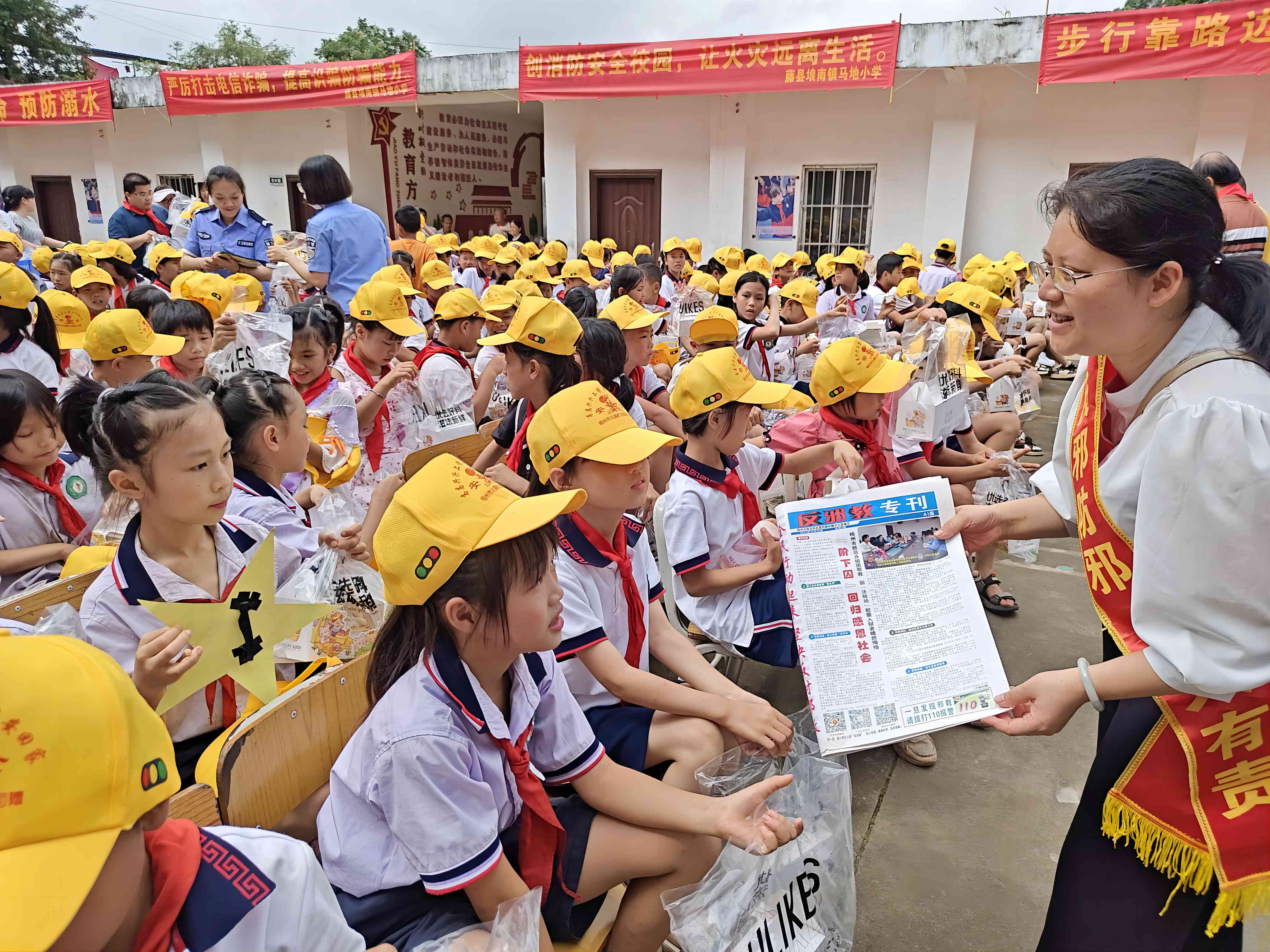 宣传法治资料2(1).jpg