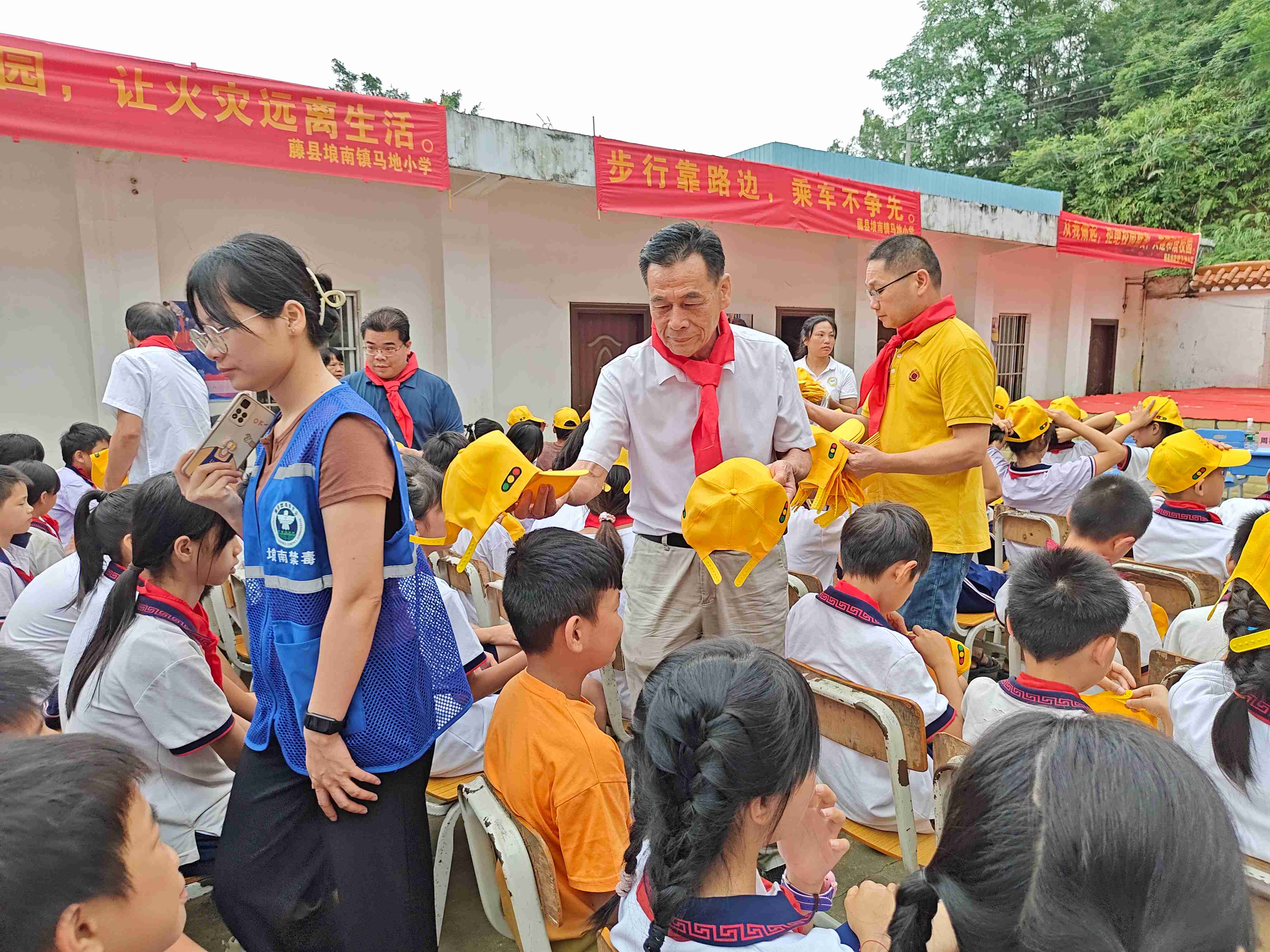 派发小黄帽4(1).jpg