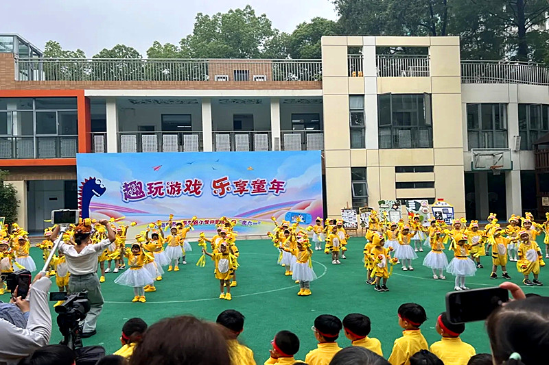 1717537650107279.jpg 江苏省南京市玄武区公教一村社区关工委联合开展“趣玩游戏,乐享童年”庆六一儿童节活动(1).jpg