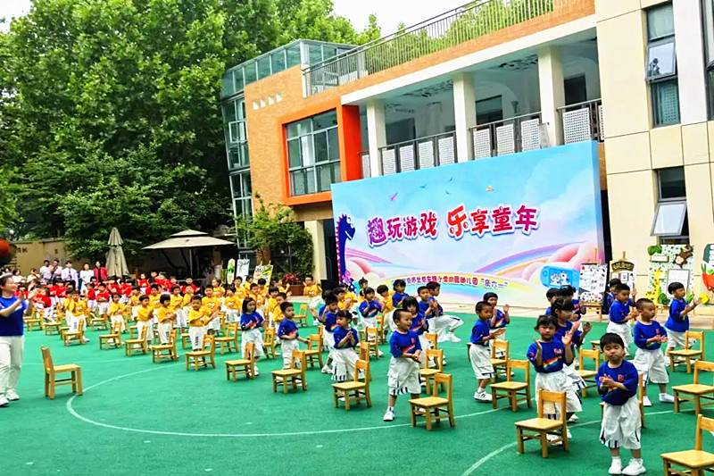 1717537656377617.jpg 江苏省南京市玄武区公教一村社区关工委联合开展“趣玩游戏,乐享童年”庆六一儿童节活动(2).jpg