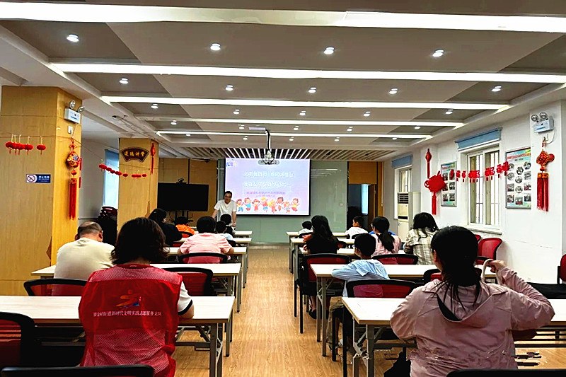 1717537821767976.jpg 江苏省南京市玄武区紫鑫城社区关工委开展“少儿趣味编程”科技科普公益课活动(1)_.jpg