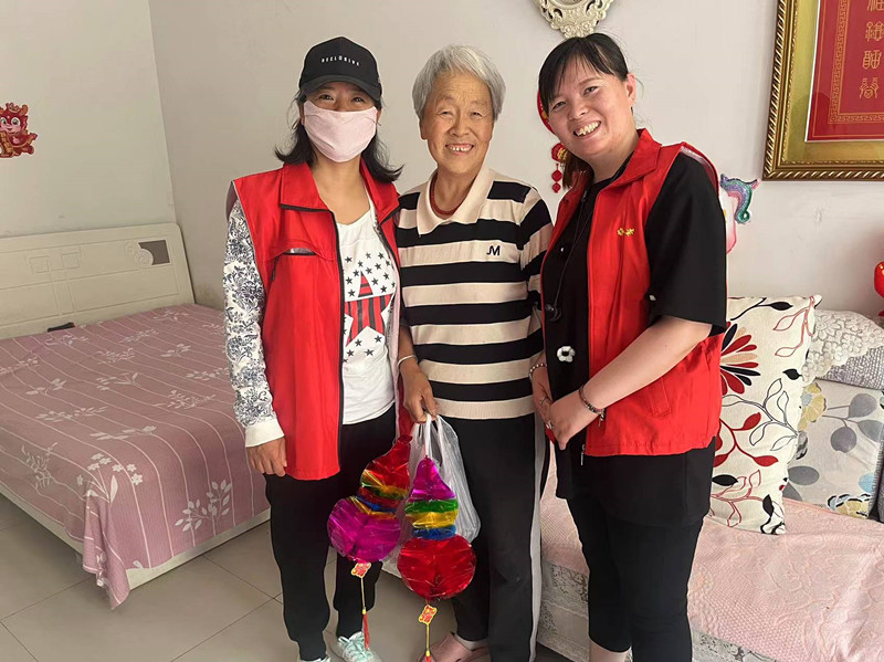 元宝山区西城街道如意西社区温情端午，粽子飘香活动照片3_副本.jpg