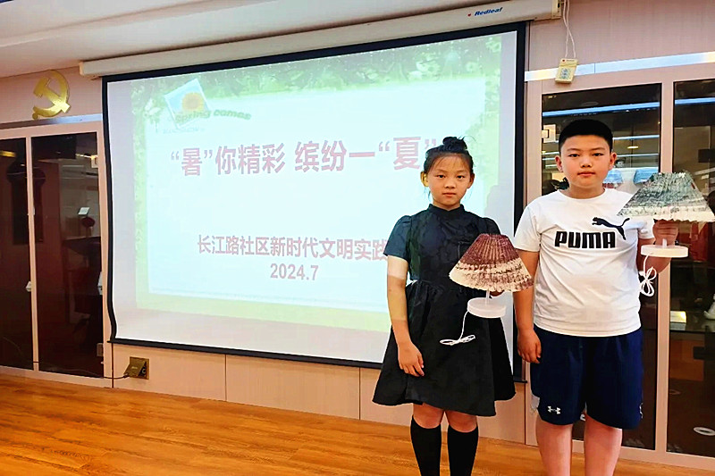 1720742701456821.jpg 江苏省南京市玄武区长江路社区关工委开展夏令营活动暨“非遗漂漆”手工制作(8).jpg