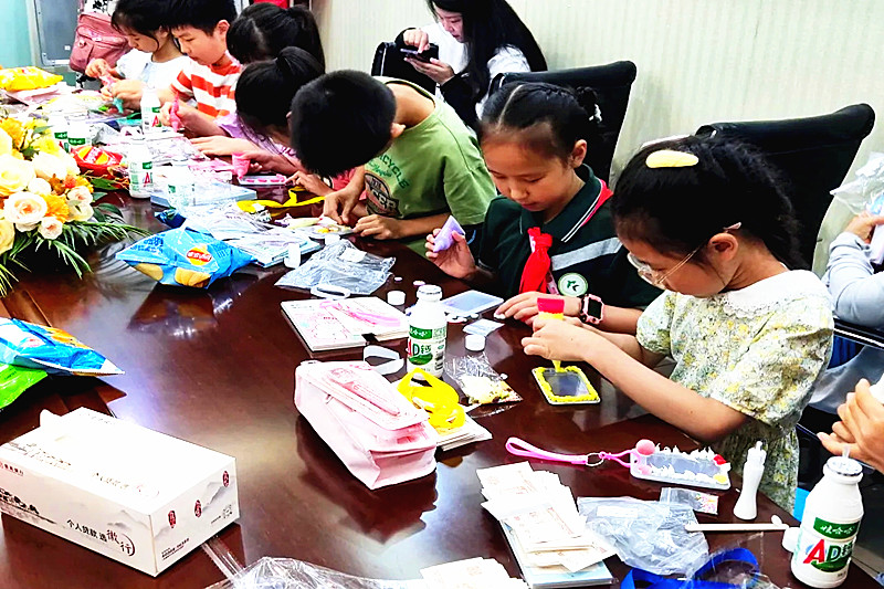 江苏省南京市玄武区香铺营社区关工委组织少年开展“小小银行家”研学实践活动(7).jpg